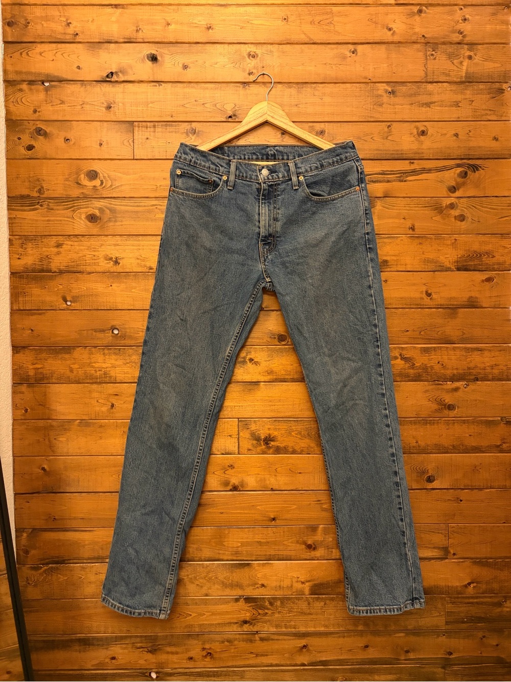 Slim Straight Men's Jeans in Medium Blue Wash